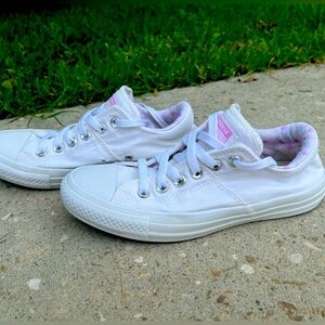 Converse size 7